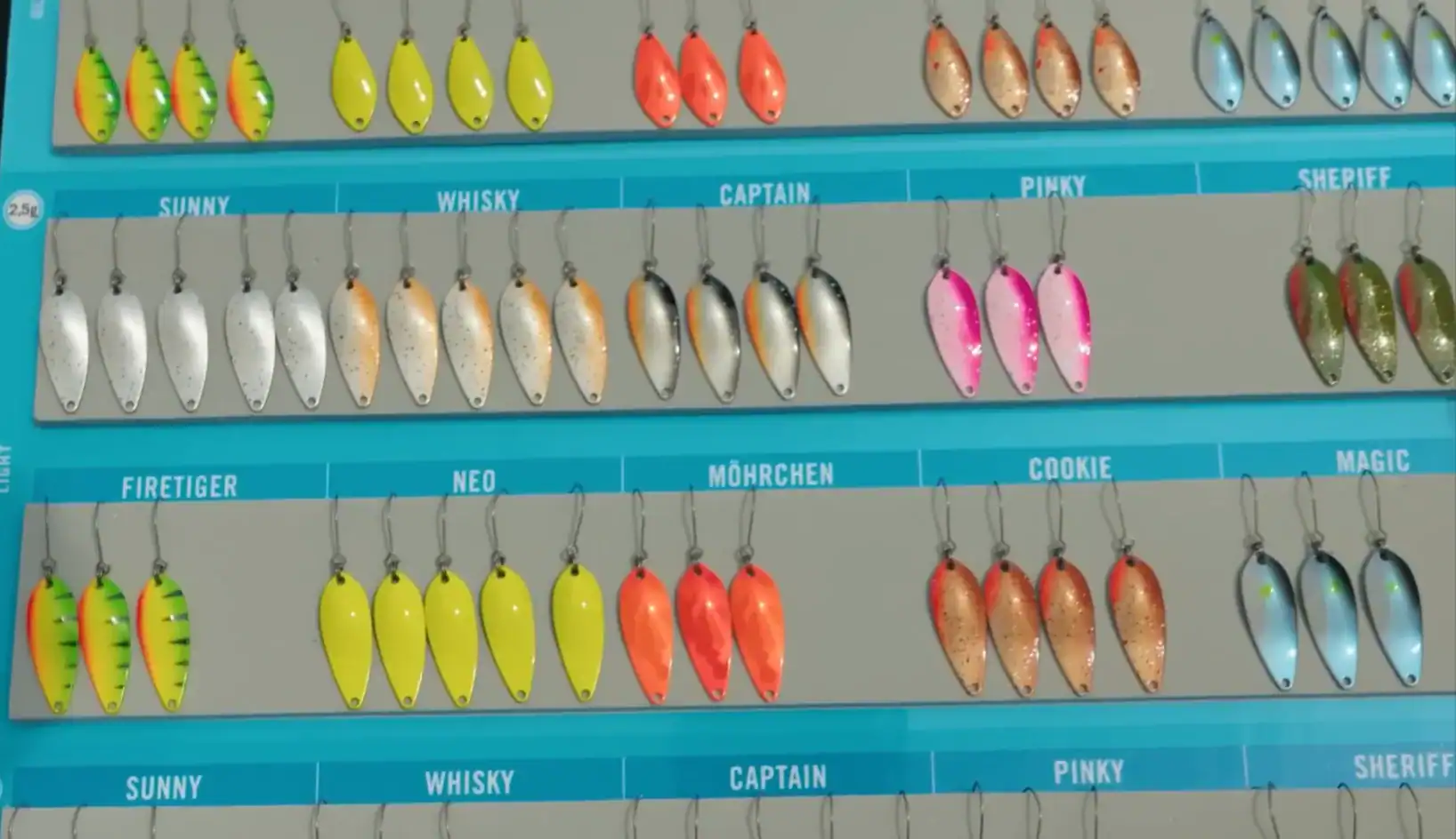 spoons-farben-uebersicht Spoons in verschiedenen Farben und Dekoren – Übersicht von Forellenspoons für unterschiedliche Bedingungen